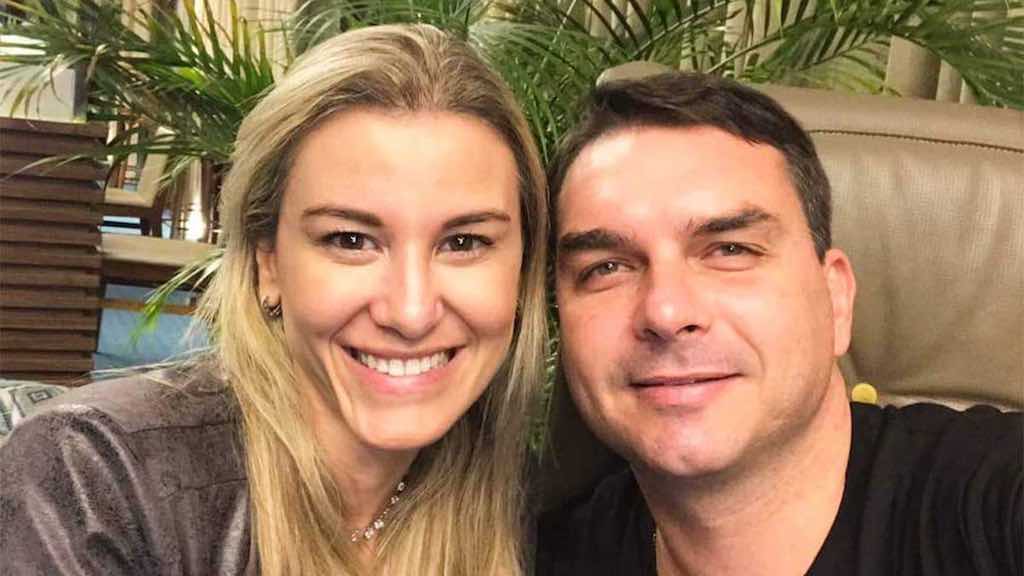 O Ministério Público denunciou 17 pessoas por participarem das “rachadinhas”, entre elas, a mulher de Flávio, Fernanda Antunes Figueira Bolsonaro