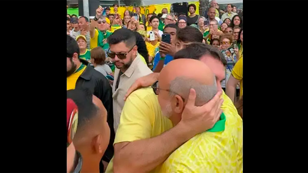 Queiroz, Flávio Bolsonaro