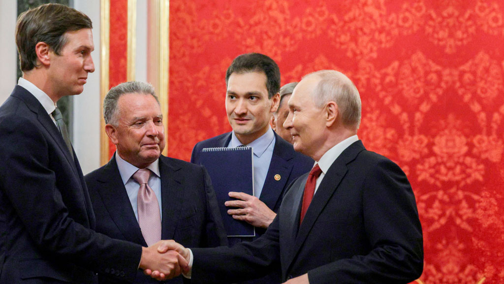 Jared Kushner (E), Steve Witkoff (C), Vladimir Putin